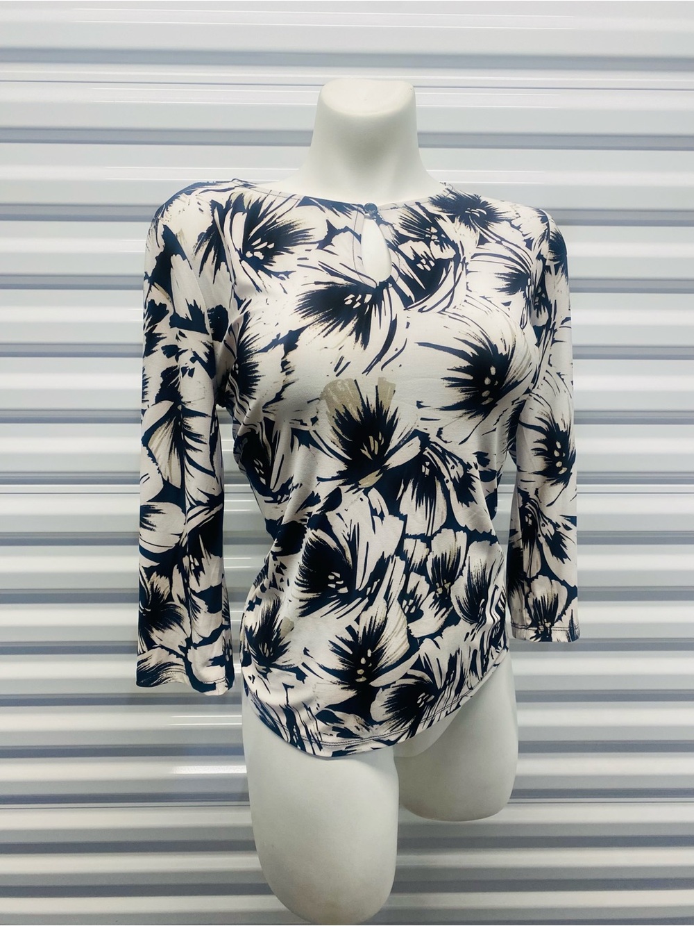 Kasper Navy and Cream Floral Keyhole Long Sleeve Top